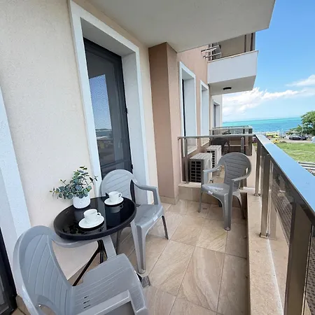 Apartment Sea Front 4 Kraymorie